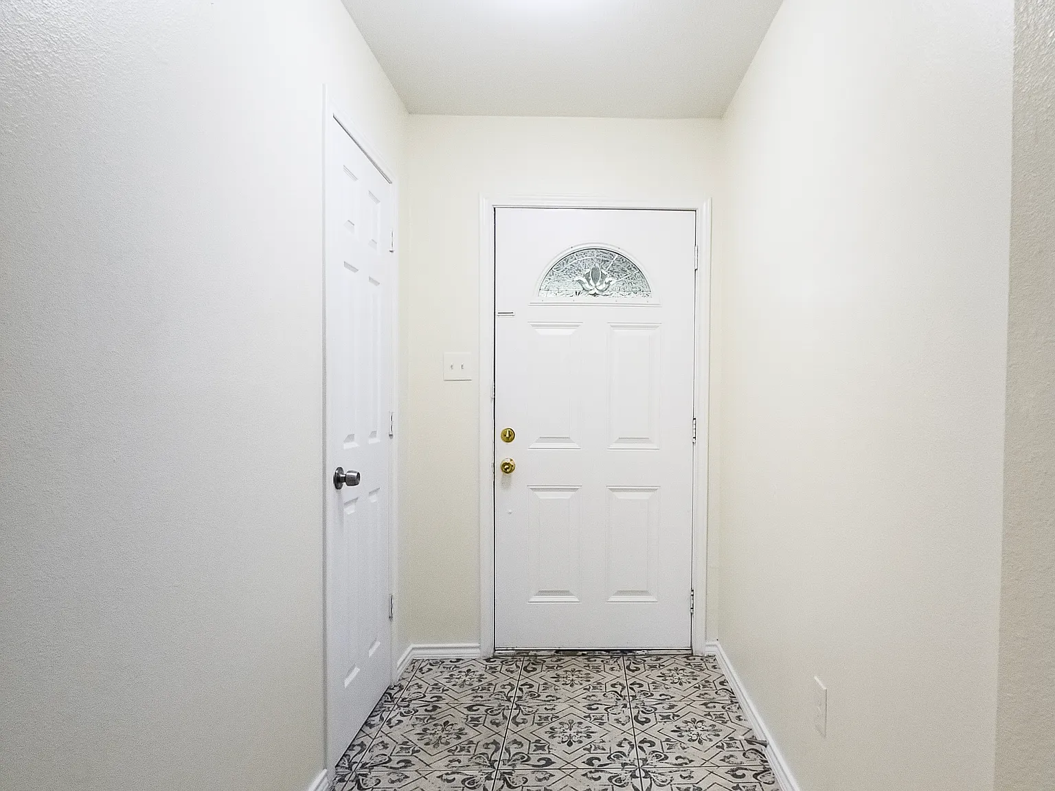 3 bed, 1590 sqft, $2,400 — Photo 2