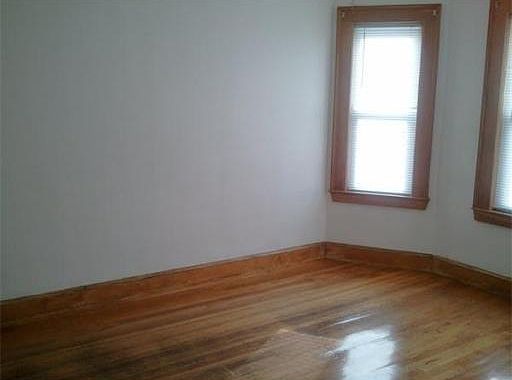 2nd image of 27 Nottingham St #2