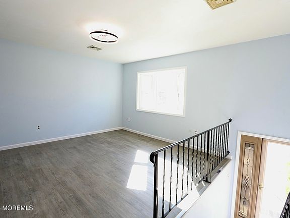 3rd image of 900 Hunter Blvd