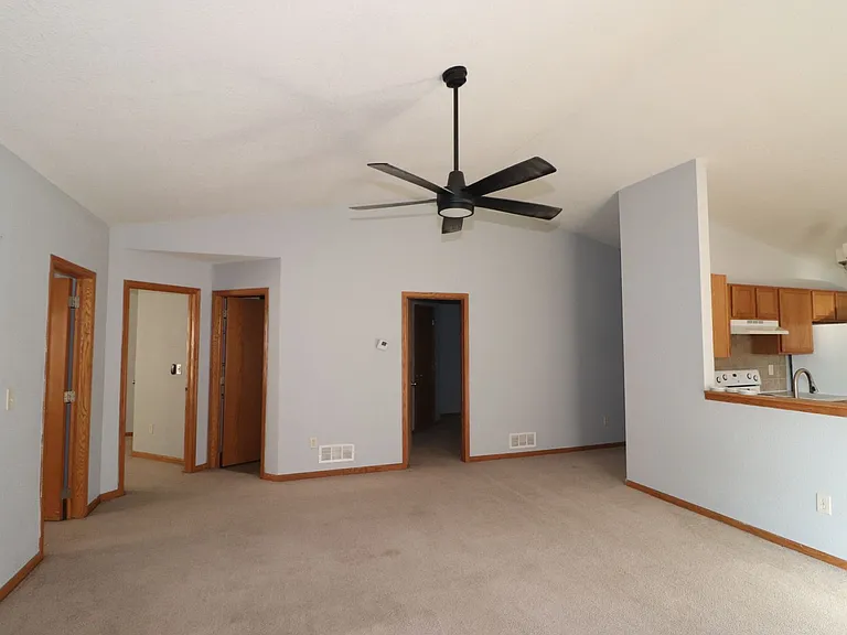 1618 Clover Dr — Photo 3