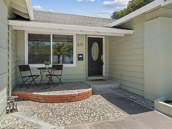 4th image of 377 Colville Dr