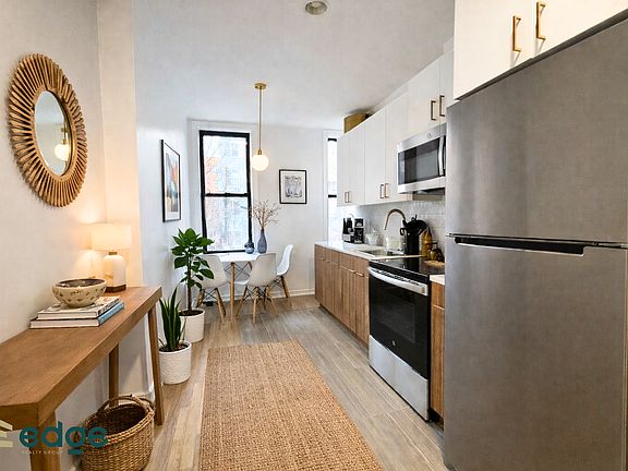 5th image of 127 Montrose Ave APT 4L