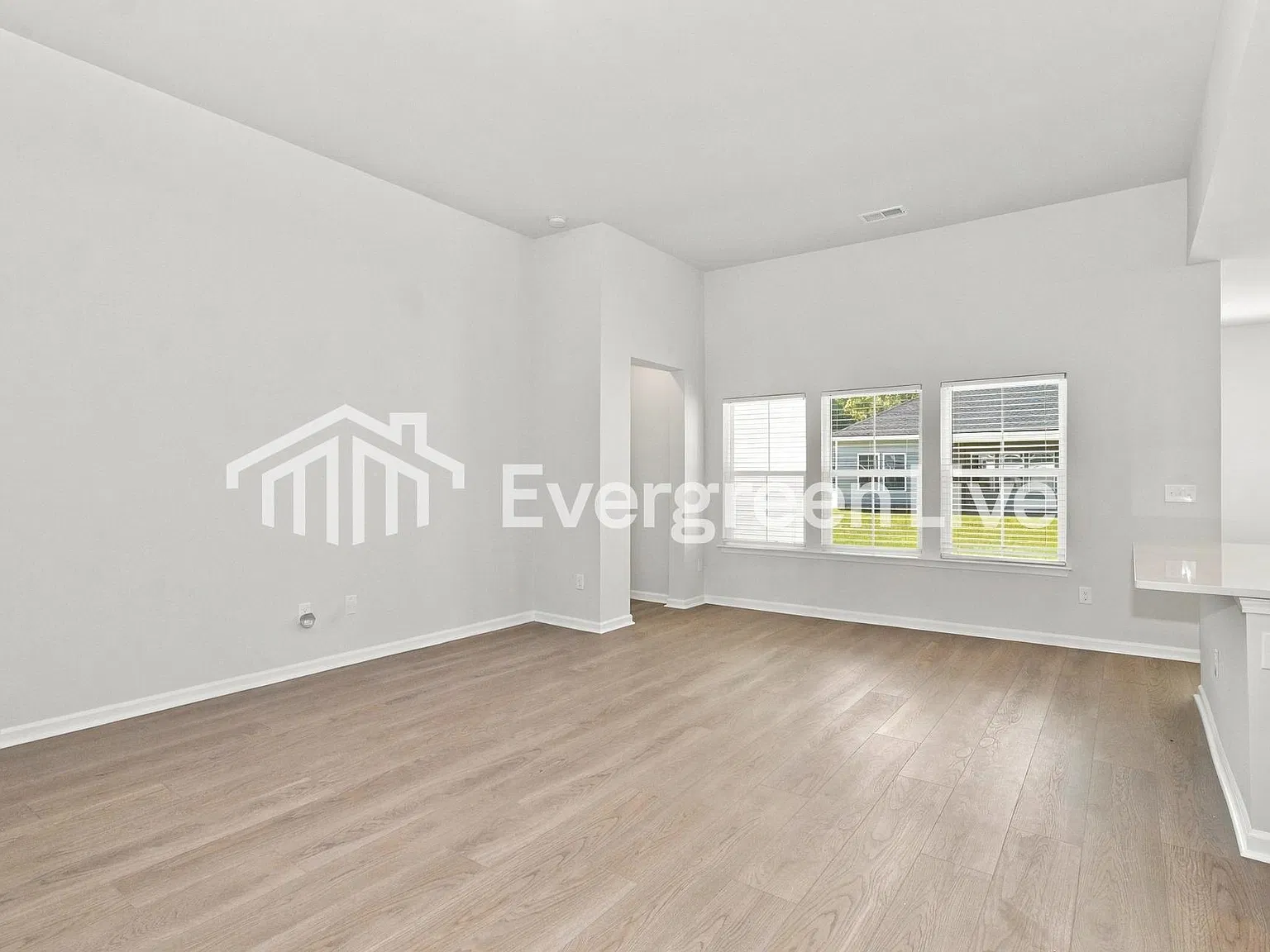 3 bed, 2.0 bath, 1748 sqft, $1,995 — Photo 4
