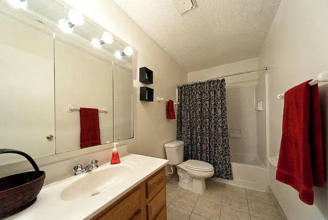 The Elms Apartments — Photo 18