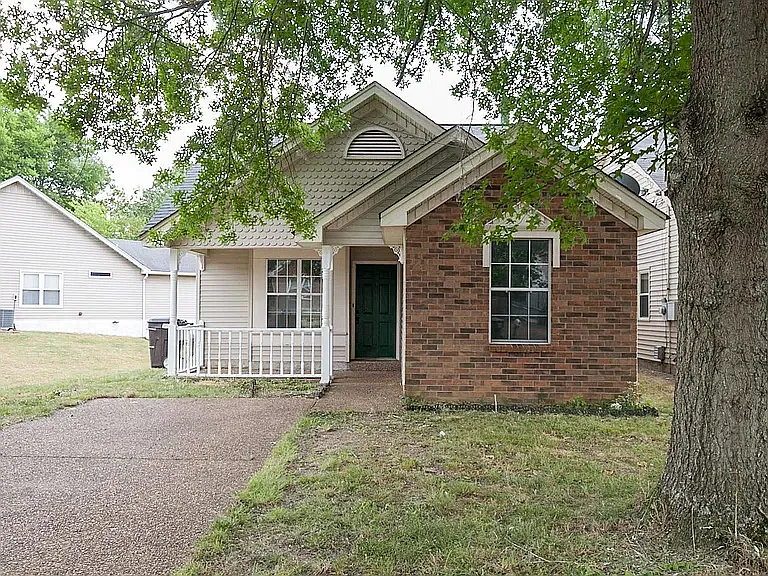 613 Brentmeadow Cir — Photo 1