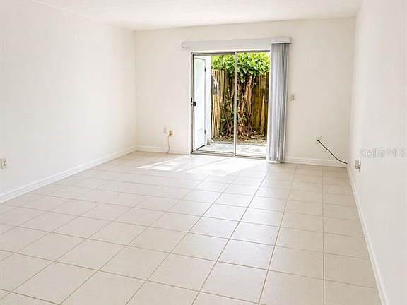 3rd image of 2812 SOMERSET PARK DRIVE #105
