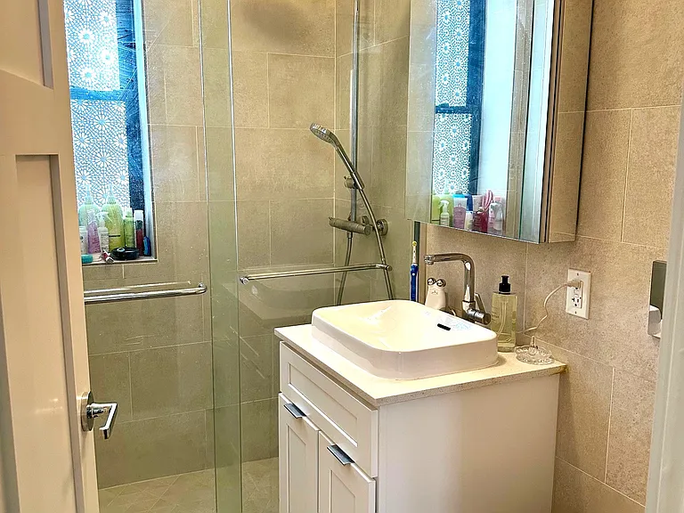 342 W 21st St #1D — Photo 9