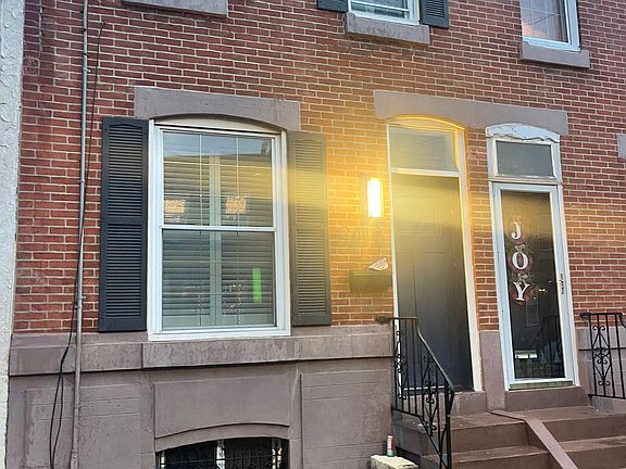 2nd image of 2419 E Huntingdon St