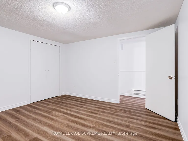 224 Christie St #LOWER — Photo 21