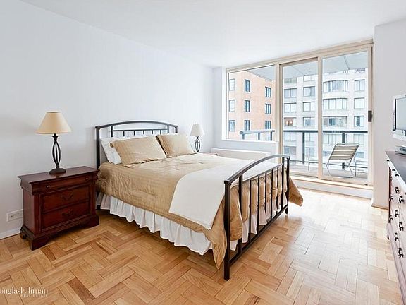 4th image of 62 W 62nd St APT 22A