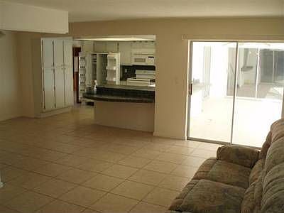 3rd image of 825 Elm Ct