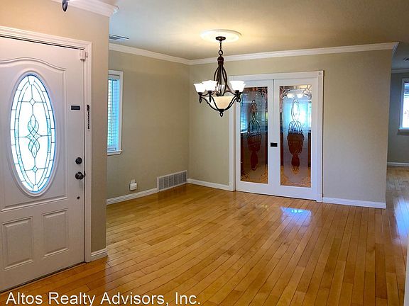 3rd image of 641 Brentwood Dr