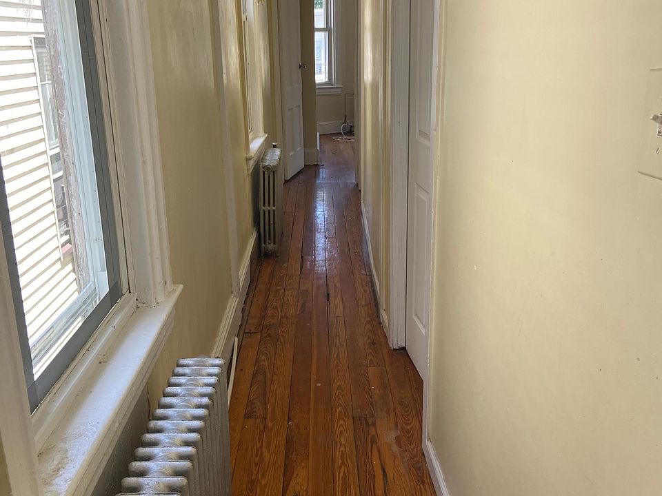 1st image of 137 Beech St APT 3R