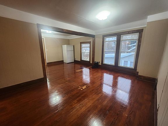 2nd image of 220 N Summit St