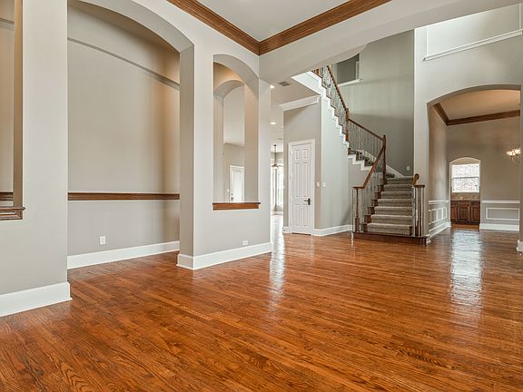 5th image of 2632 Queen Elaine Dr