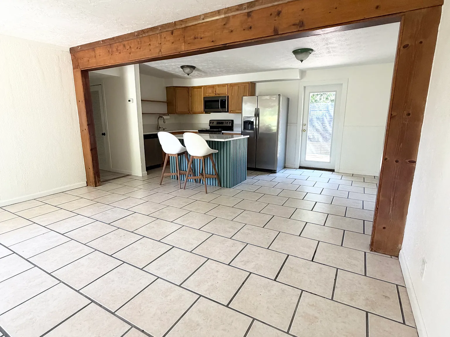 3 bed, 1056 sqft, $2,600 — Photo 4