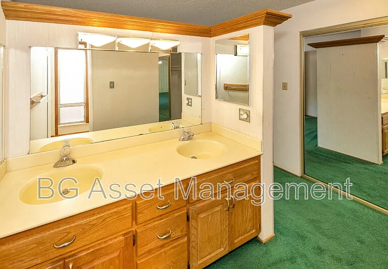 2901 Doidge Ave — Photo 22