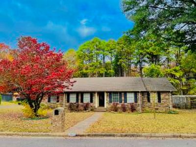 (Undisclosed Address), Russellville, AR, 72801