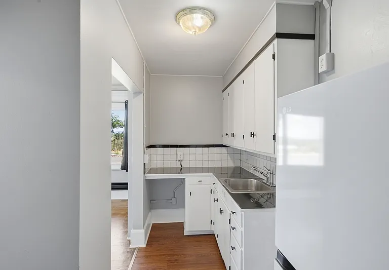 2623 W Maxwell Ave #2 — Photo 8