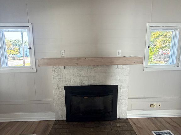 5th image of 1088 Beachview Rd
