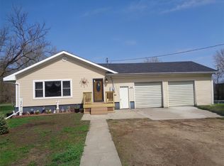 349 NE 2nd St, Avoca, MN 56114