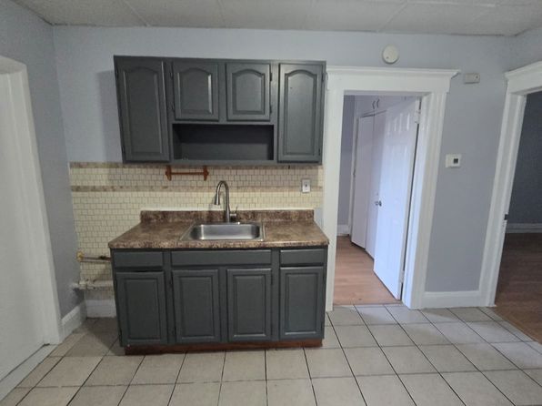 166 8th St APT 4