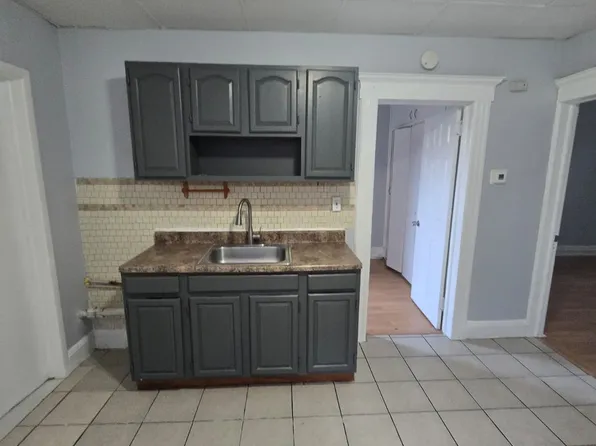 166 8th St APT 4, Passaic, NJ 07055