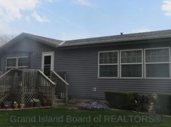 608 1st St, Glenvil, NE 68941