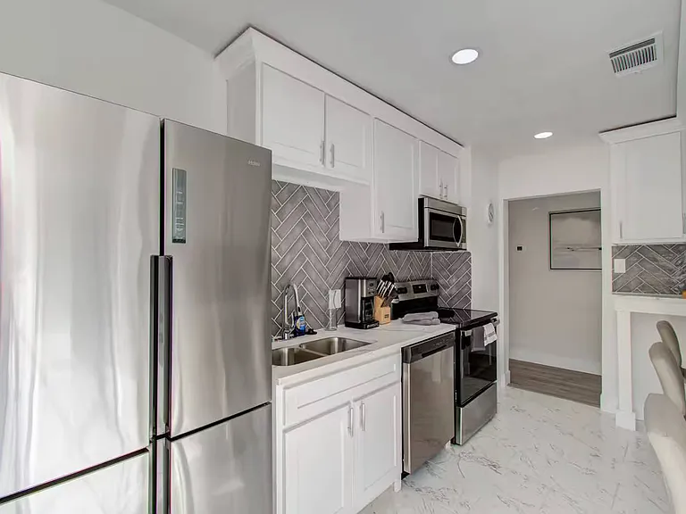 304 Eastwood St #A — Photo 23