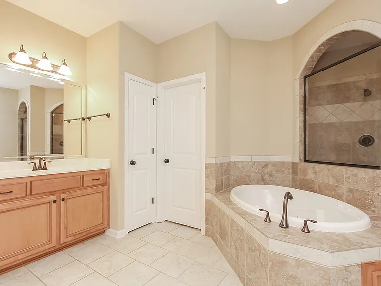 55 Misty Meadows Cv — Photo 15