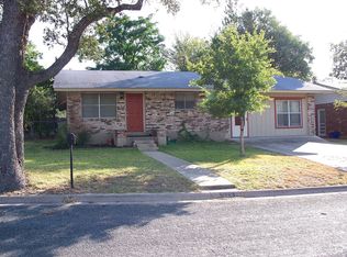 1128 Warbler Dr, Kerrville, TX 78028