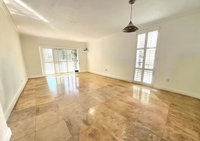 empty living area
