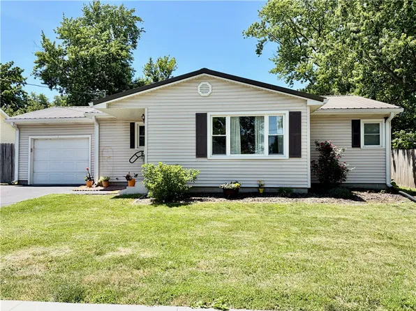719 N Graham St, Sullivan, IL 61951