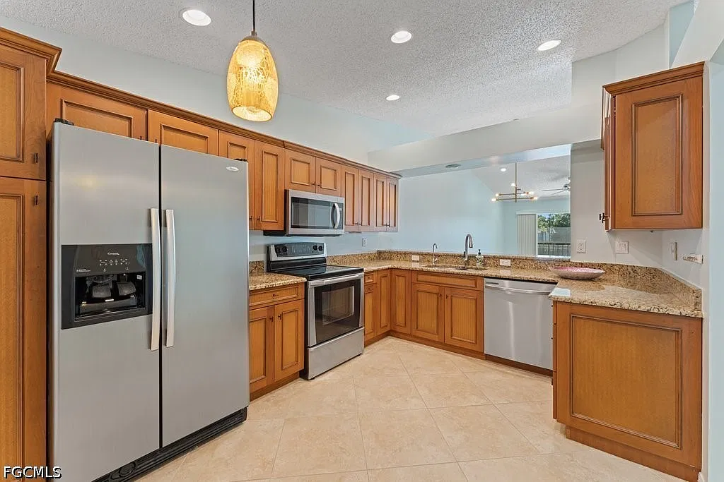 3 bed, 2.0 bath, 1362 sqft, $2,500 — Photo 3