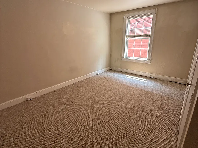 209 Hanover St #3 — Photo 5
