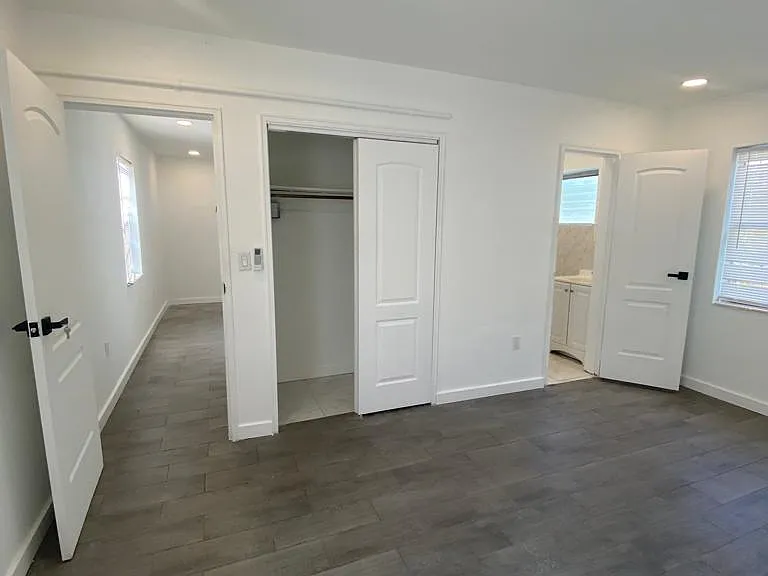 14280 NE 6th Ave #1 — Photo 4