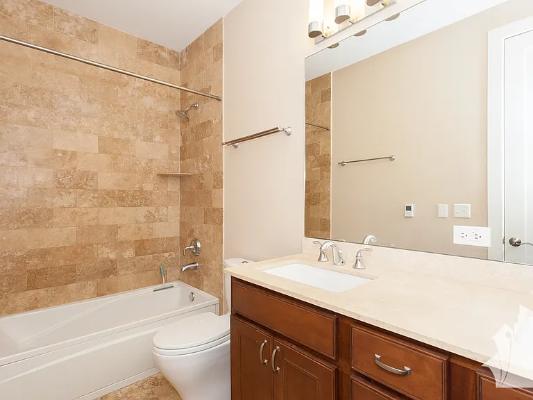815 W Newport Ave #1R — Photo 22