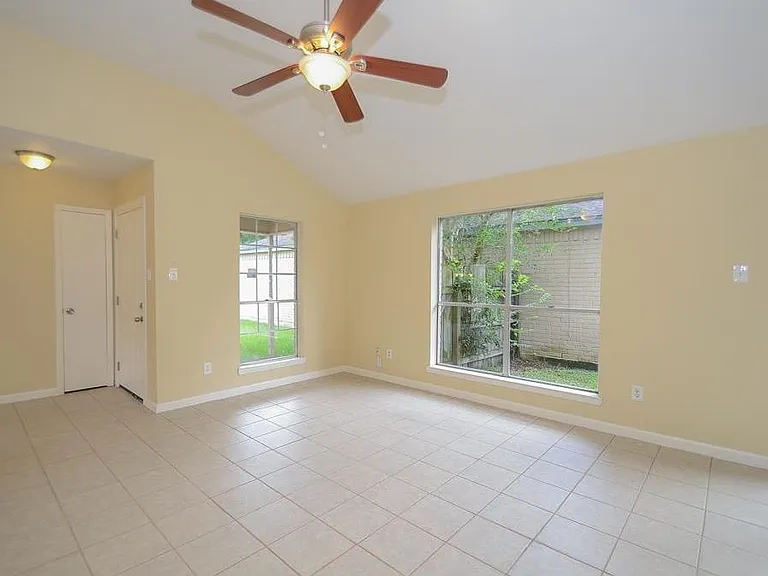7611 Shaddock Dr — Photo 15