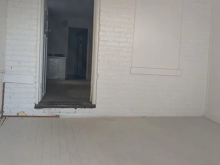 1529 W King St — Photo 6