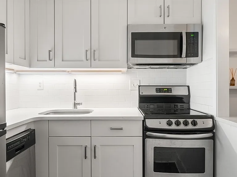 169 Beacon St #3R — Photo 7