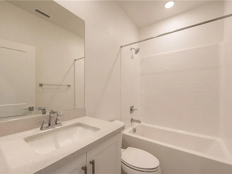 2317 W Broadway #32 — Photo 10