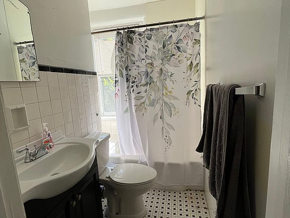 2nd image of 1606 18th Ave S APT 21