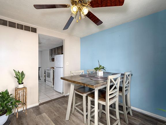 5th image of 419 Dartmouth Cir