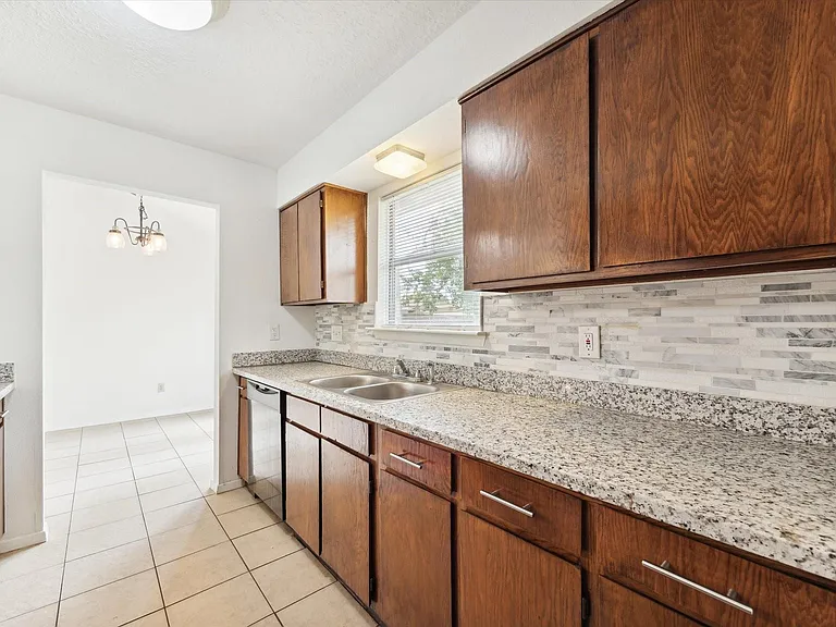 2723 N Brompton Dr — Photo 9
