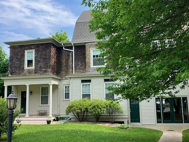 Side entry - 19 Wright Ave #1