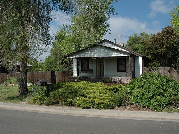 Corner lot, Big Yard!