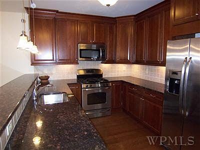 2nd image of 100 Sheldrake Pl Unit 6