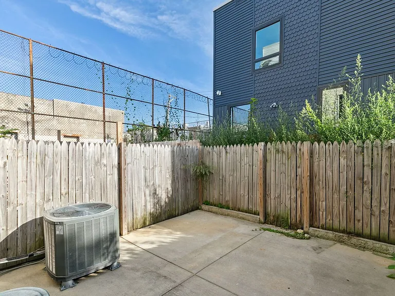 1845 E Huntingdon St — Photo 120