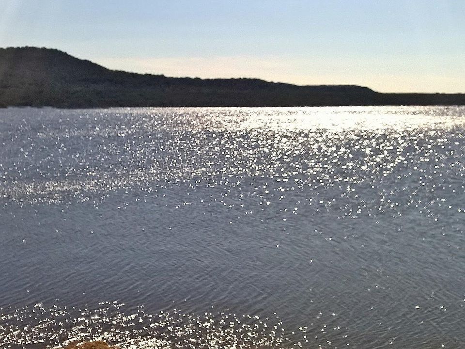 2nd image of 922 W Lake Dr
