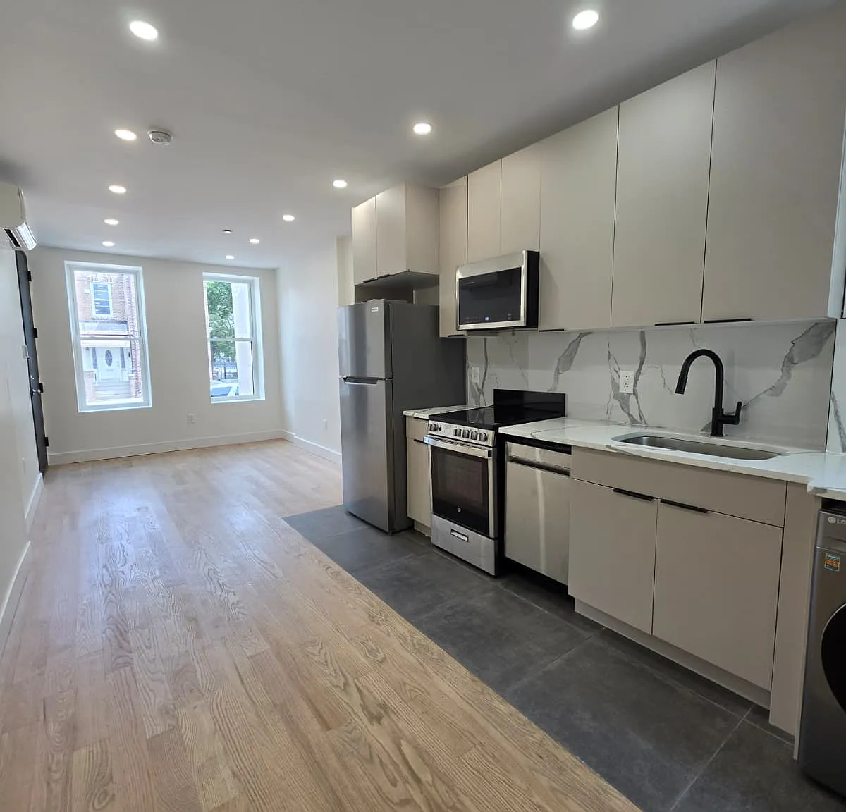 2 bed, $3,150 — Photo 1